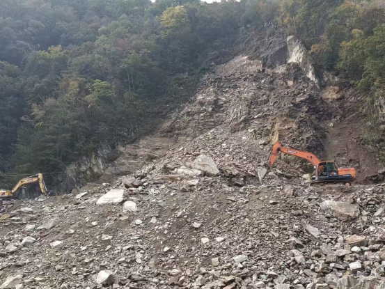 太白县黄柏塬镇黄核路山体滑坡成功避险